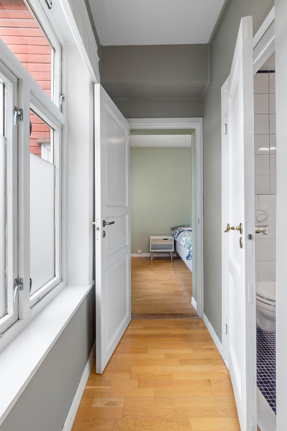 Gang mellom kjøkken og soverom. Galleribilde