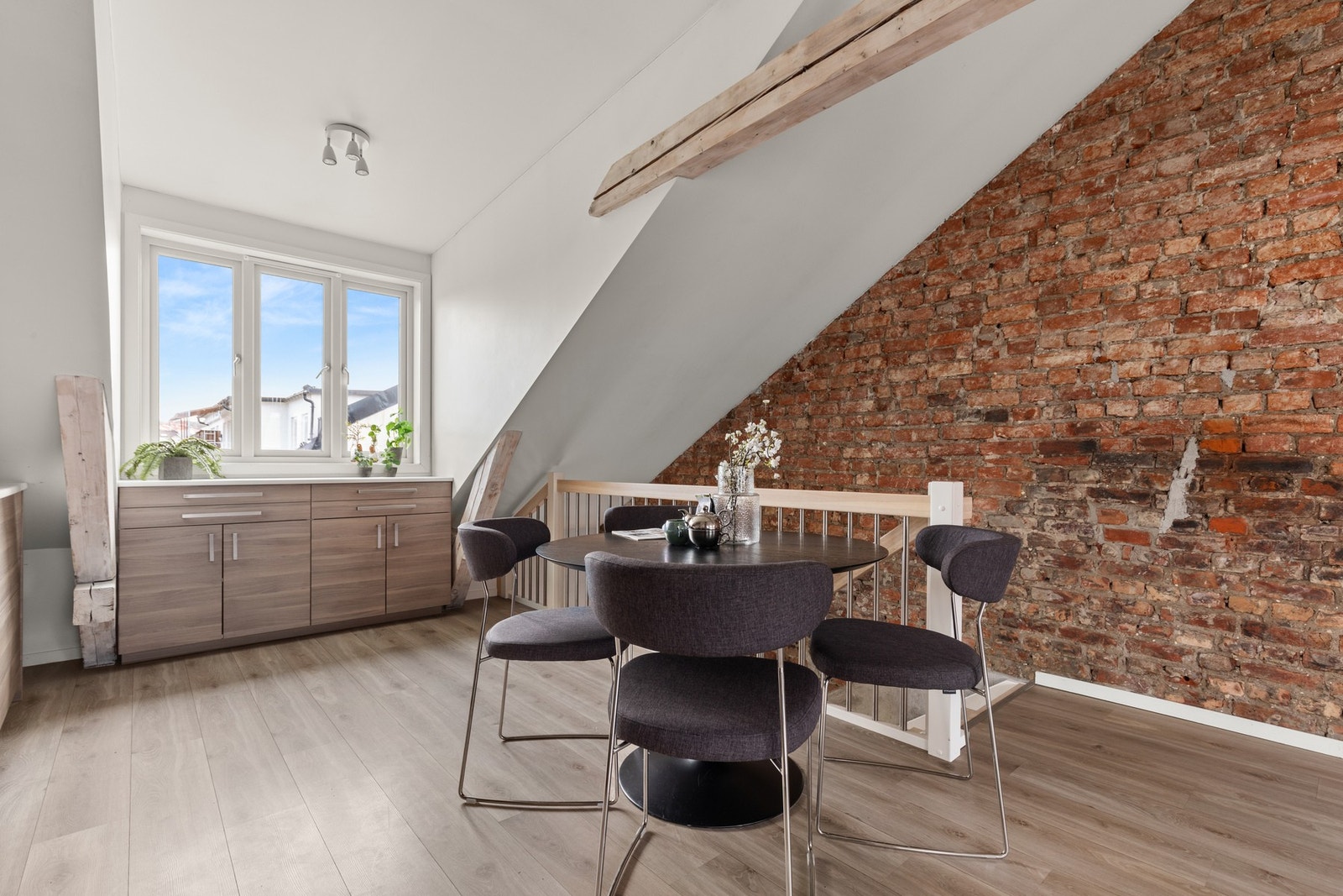 Praktisk kjøkken i egen nisje. Galleribilde