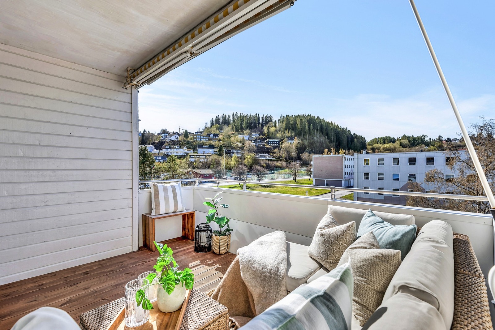 Det er montert en markise ved behov for solskjerming. Galleribilde