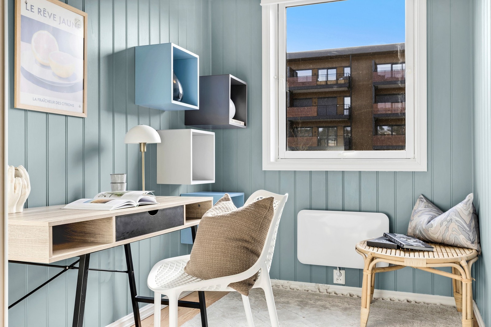 Lyst og fint soverom med behagelige fargevalg. Galleribilde