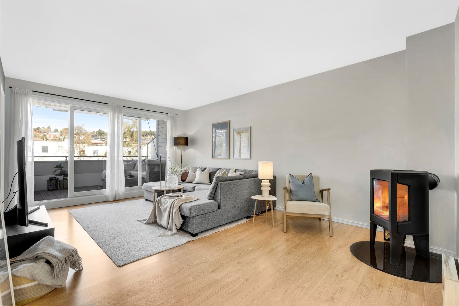 En luftig og innbydende 4-roms leilighet med utmerket planløsning og sentral beliggenhet på Havstad. Galleribilde