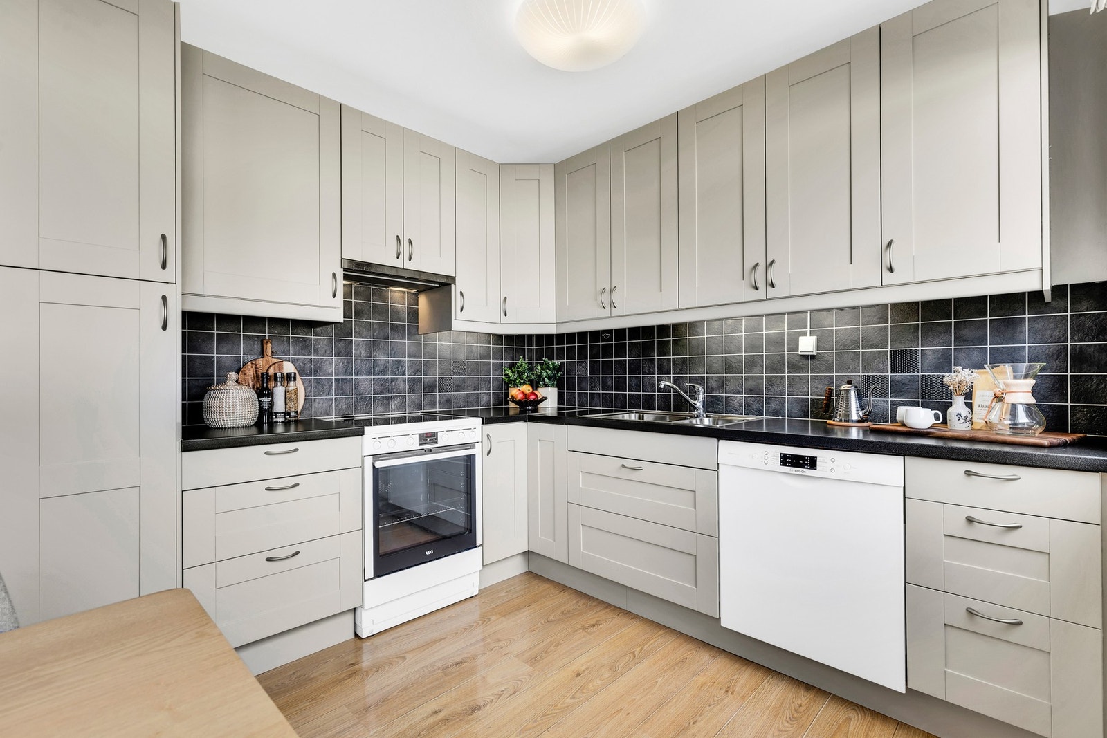 Overflater og innredning er vurdert til TG1 i takstrapport. Galleribilde