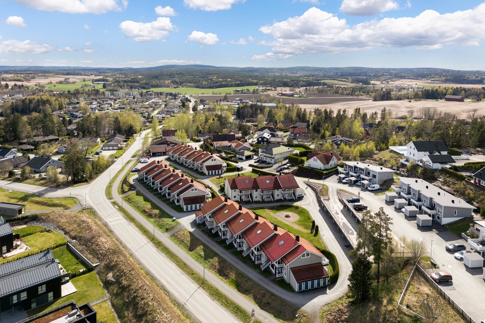 Det er ca. 20 minutter med bil til Ski Galleribilde