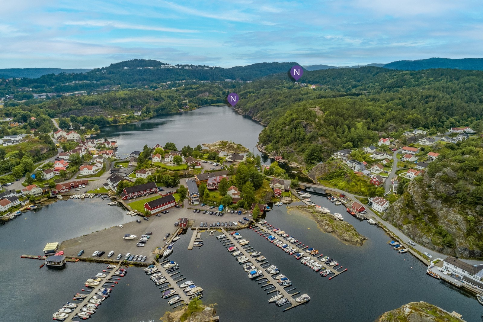 Fra eiendommen er det kort vei til Kragerø sentrum, som byr på et rikt utvalg av servicetilbud. Galleribilde