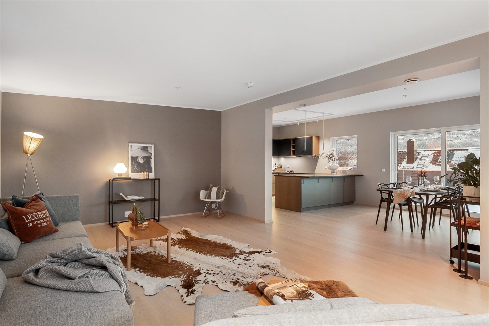 Vannbåren varme er hovedkilden til oppvarming. Leiligheten er svært energieffektiv, så her er driftskostnadene lave. Galleribilde