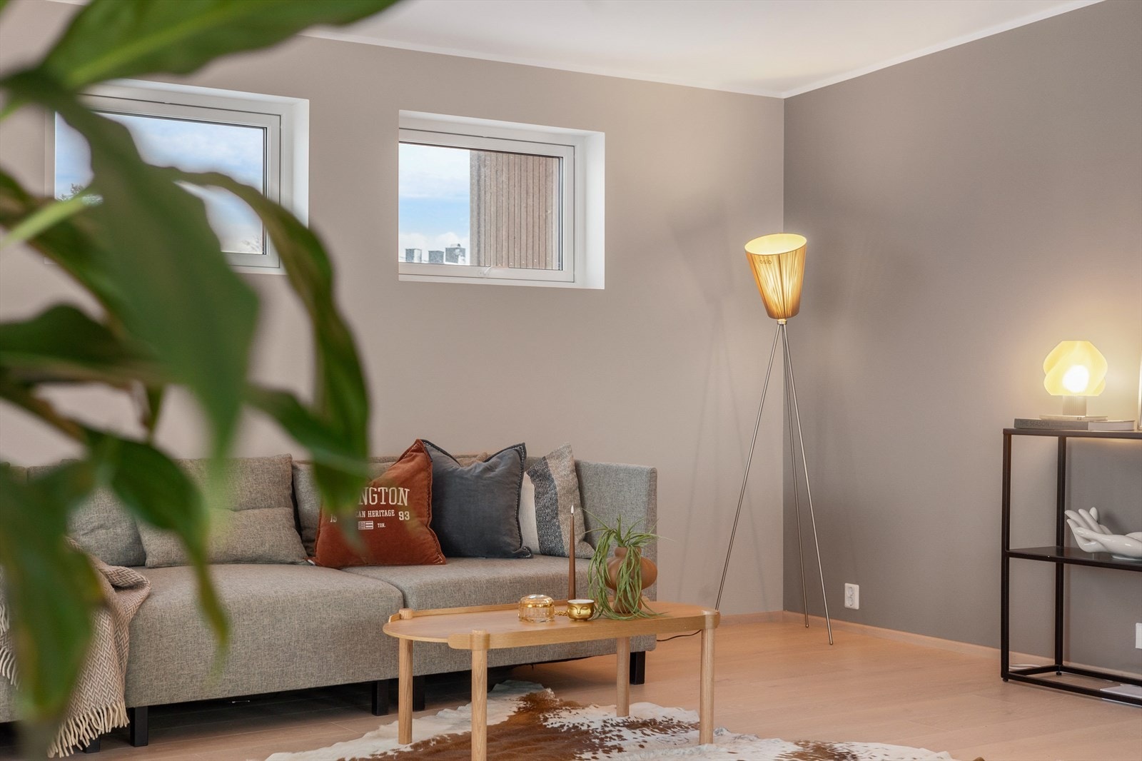 Det er lagt vekt på nordisk stil, med dempede, rolige farger og pent materialvalg i hele boligen. Galleribilde