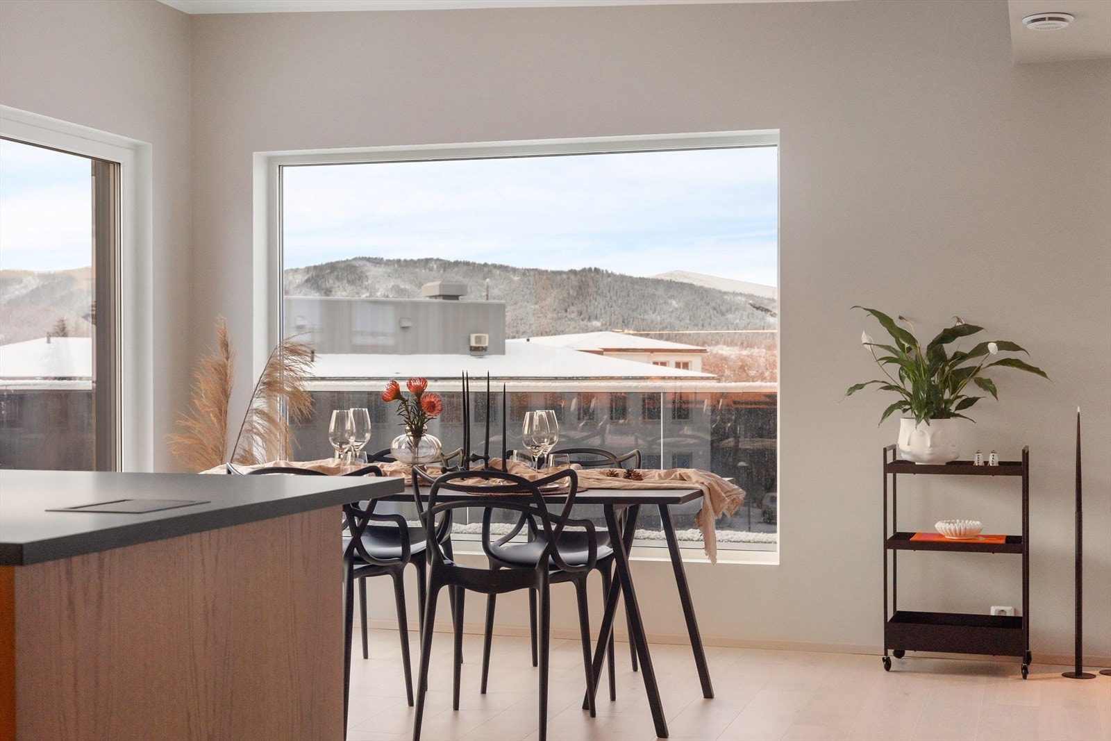 Litt rødvin, god mat, nære samtaler og sene kvelder kan uten tvil oppleves her. Galleribilde