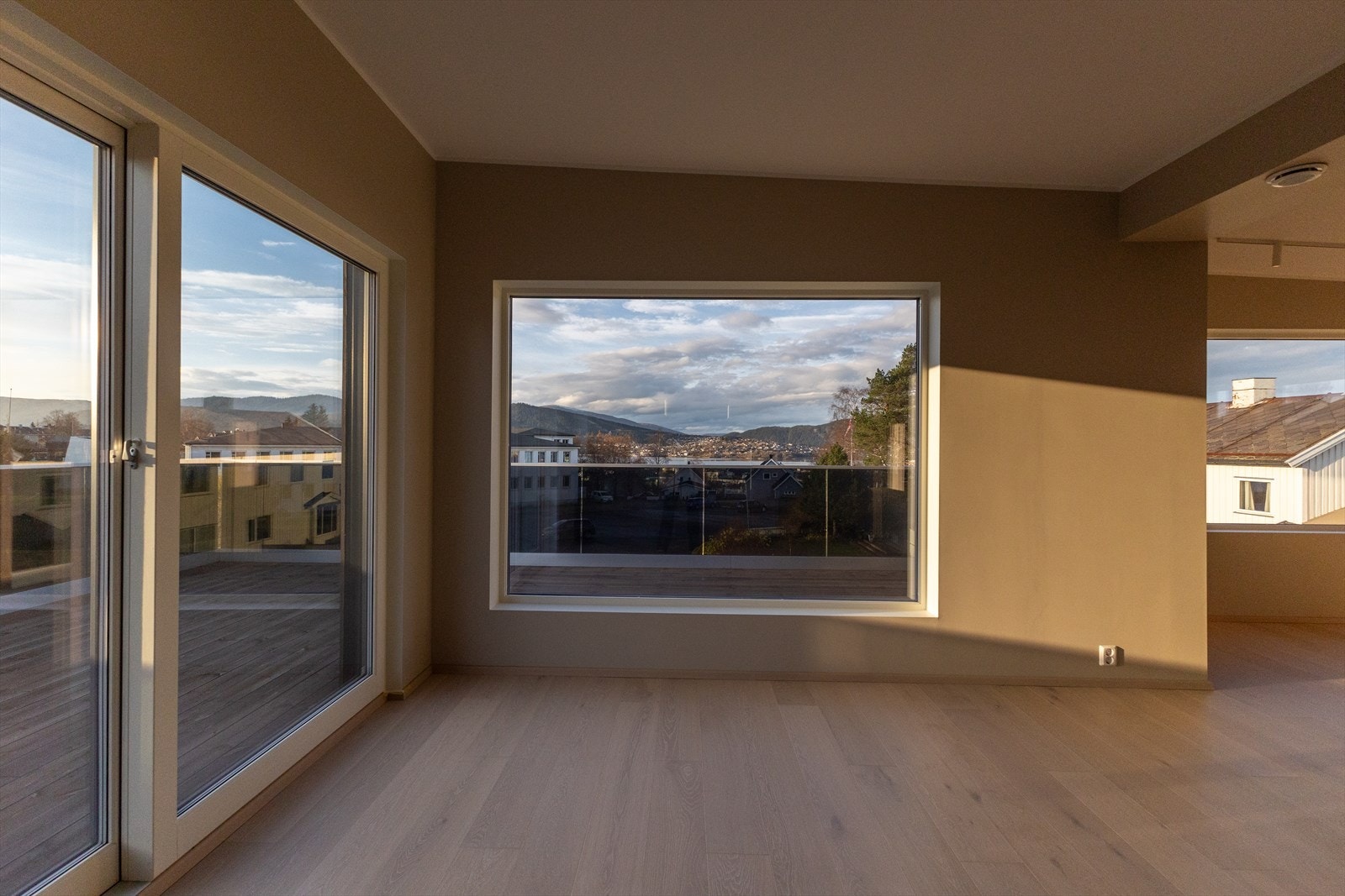 Hvorfor ikke ta en titt på denne leiligheten? Regn gjerne på kvm-prisen, så vil man se at leiligheten er svært pent priset i dagens marked. Galleribilde