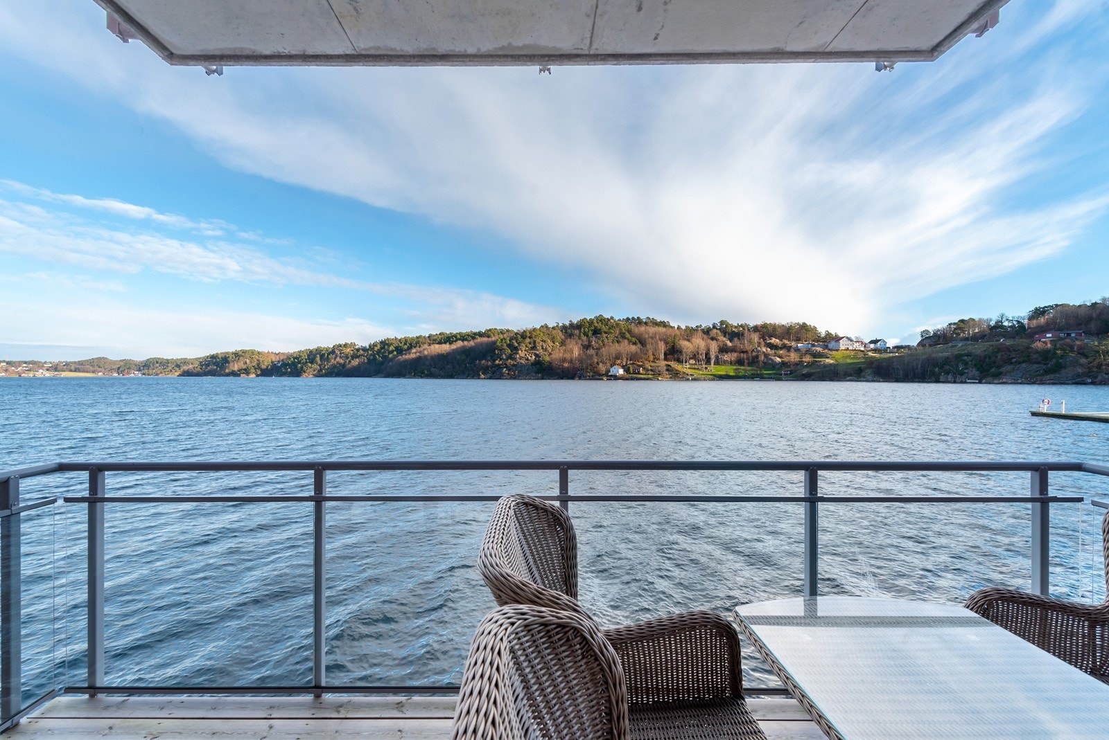 Utsikt mot Vikkilen og sjø Galleribilde