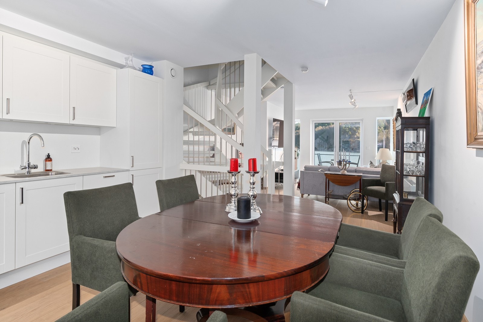 Kjøkken og stue i åpen løsning Galleribilde