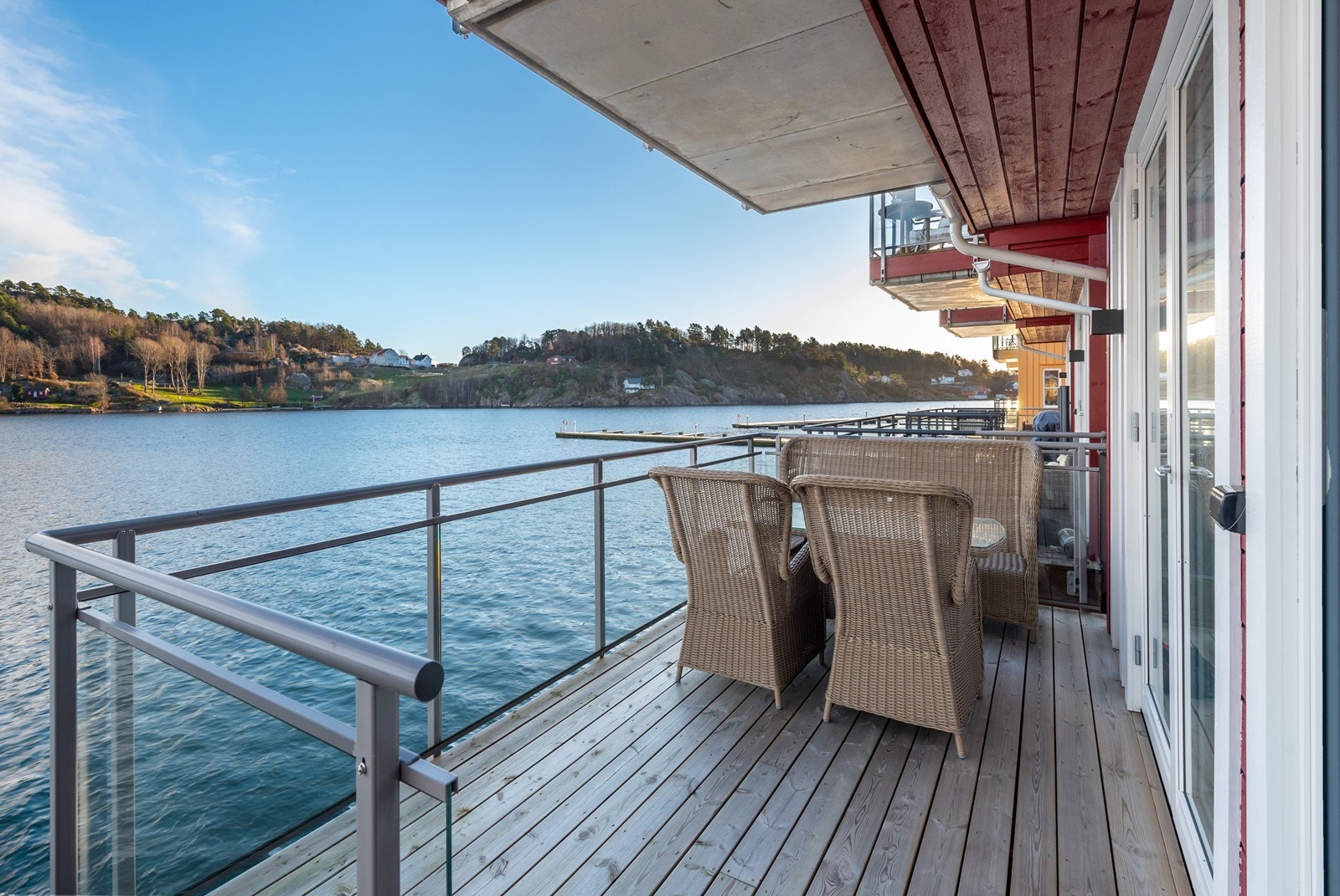 Utsikt mot Rønneslandet og sjø Galleribilde