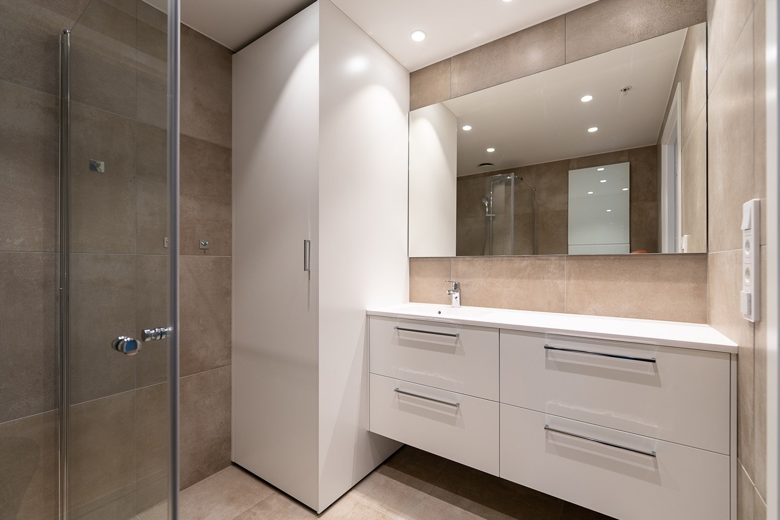 Flott flislagt bad Galleribilde