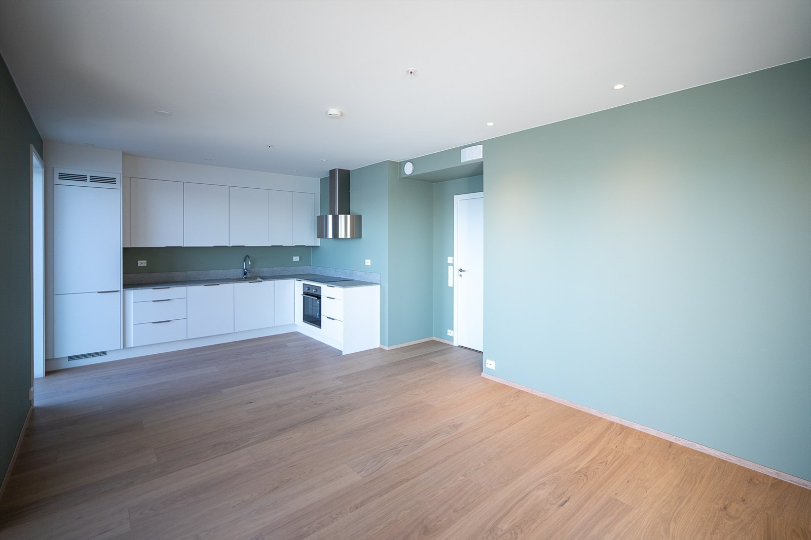 Kjøkken fra Strai med integrerte hvitevarer. Galleribilde