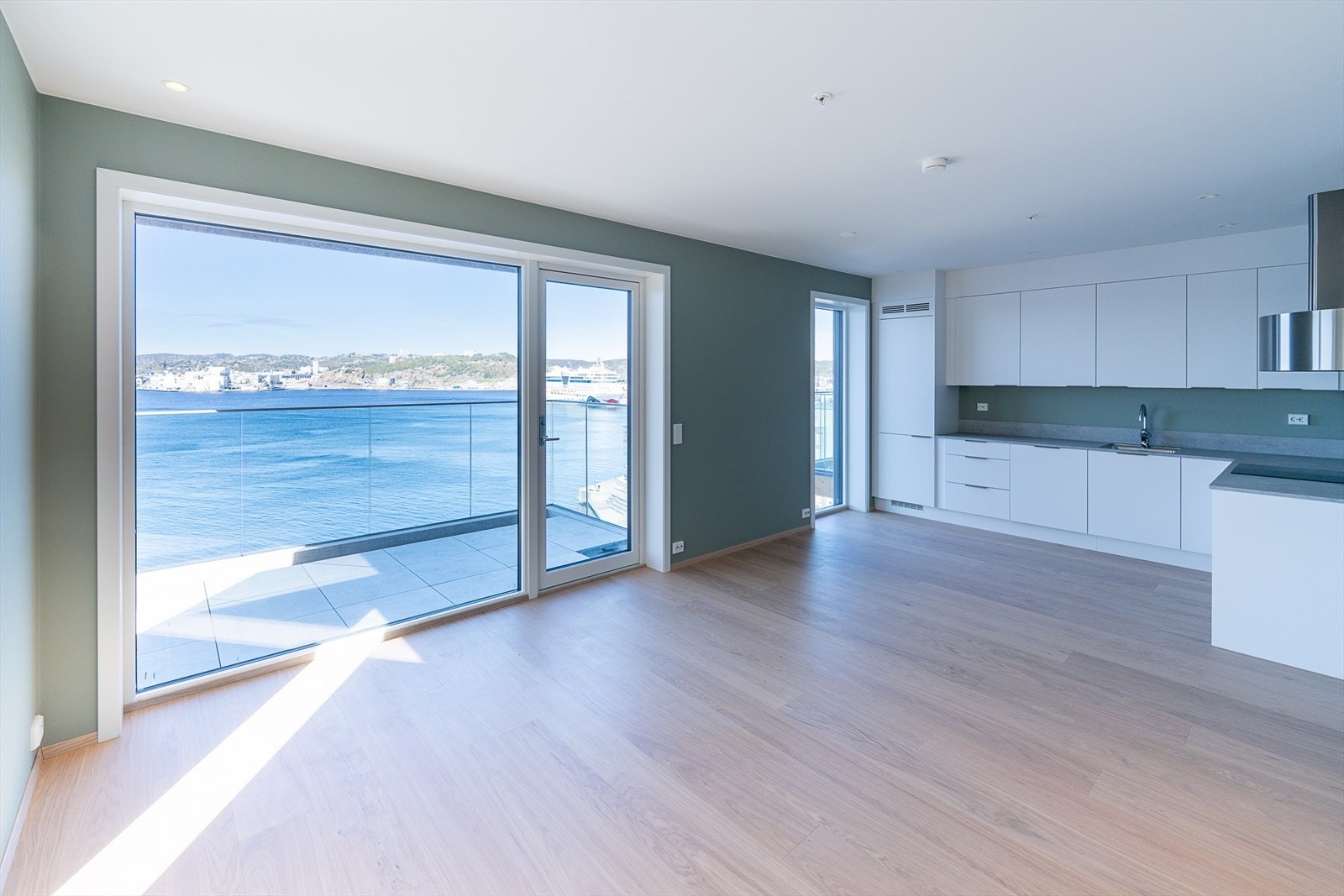 Leiligheten har en helt fantastisk utsikt og gir en wow effekt med en gang du kommer inn i stuen. Galleribilde