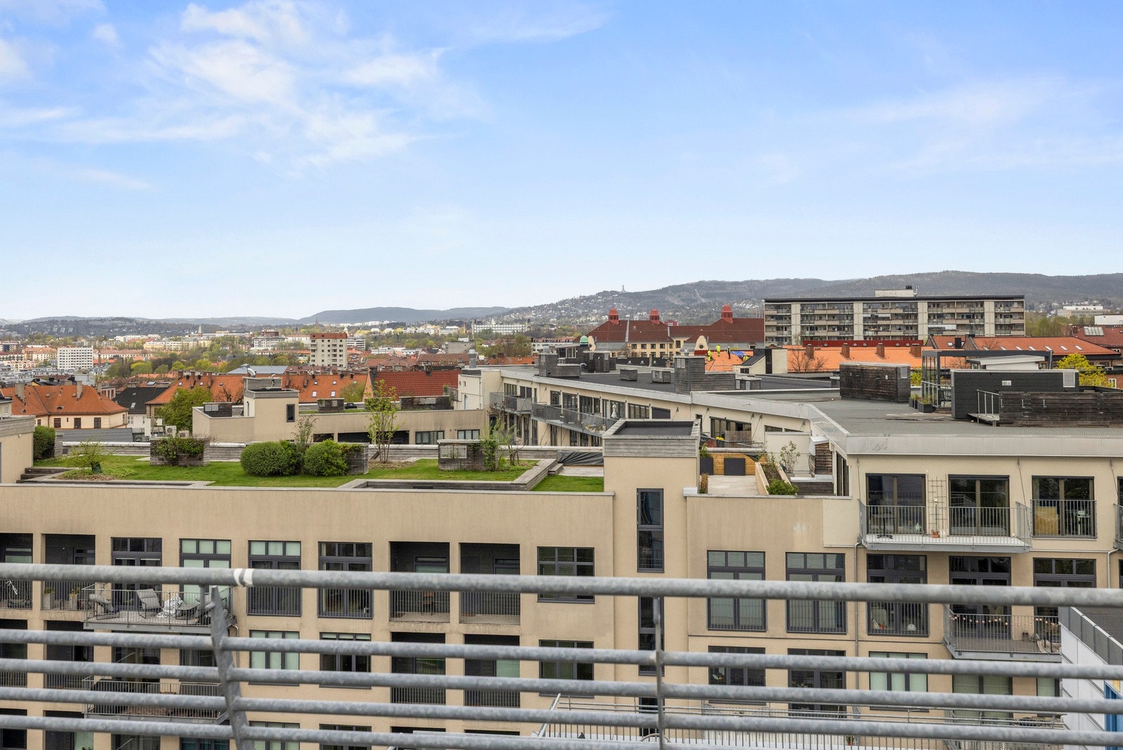 Den vestvendte utsikten gir mulighet til å få med seg solnedgangen Galleribilde