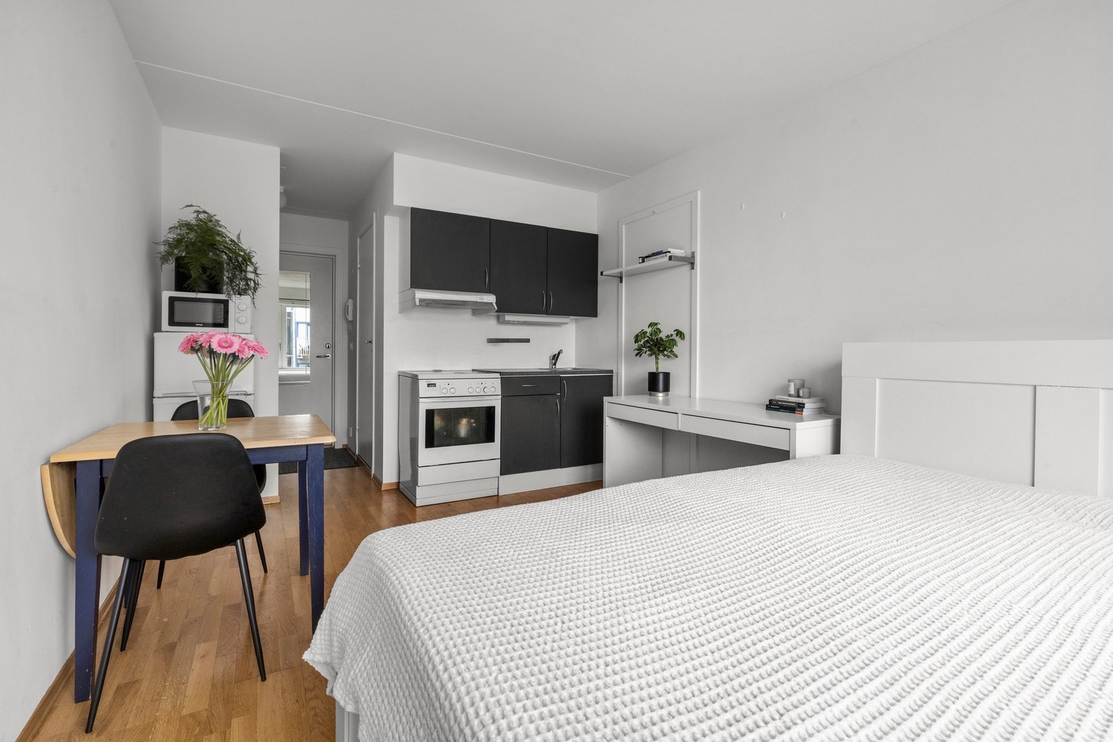 Her har du en arealeffektiv leilighet med egen inngang, kjøkken og bad Galleribilde