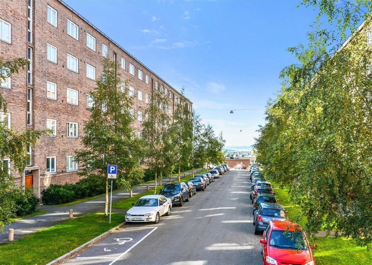 Den ikoniske gaten ligger på en høyde over nærliggende bebyggelse og er kjent for sitt gode nabolag Galleribilde