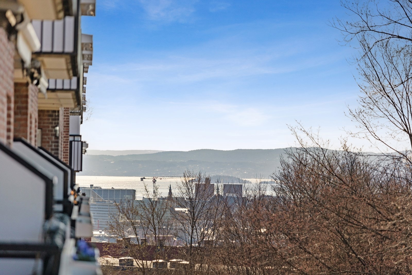 Fra balkongen er det luftig utsikt mot Oslofjorden Galleribilde