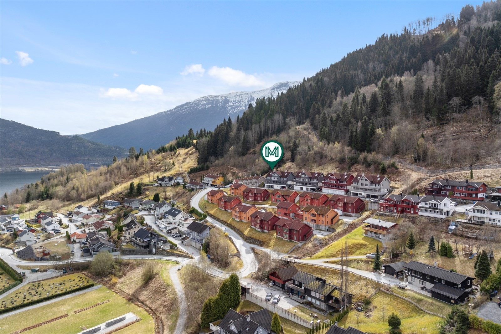 Om sommaren er Stedje den mest solrike plassen i Sogndal med sol frå 06:00 om morgon til 21:30 om kvelden. Galleribilde