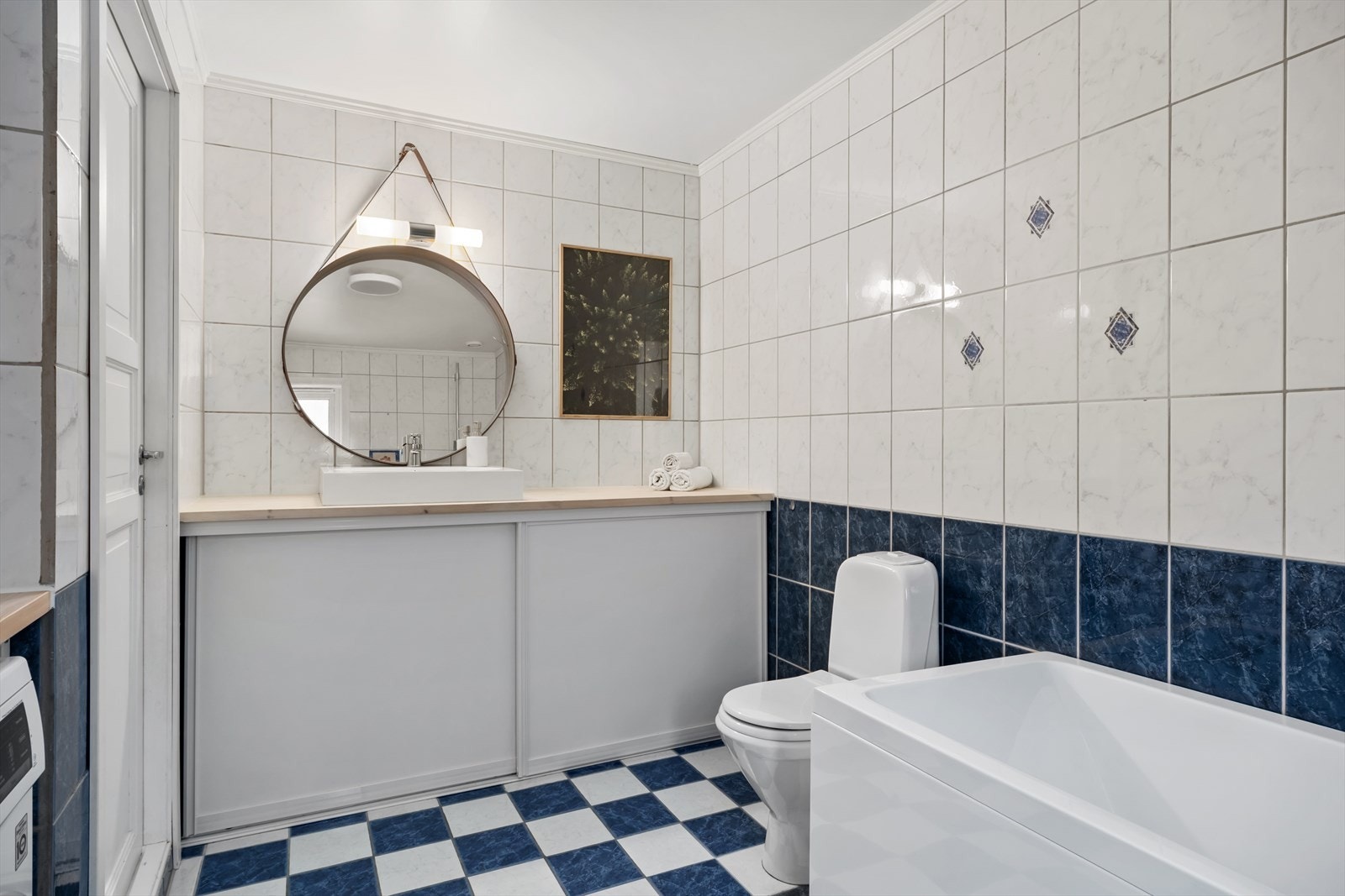 Det er nytta flis på både golv og veggar. Galleribilde