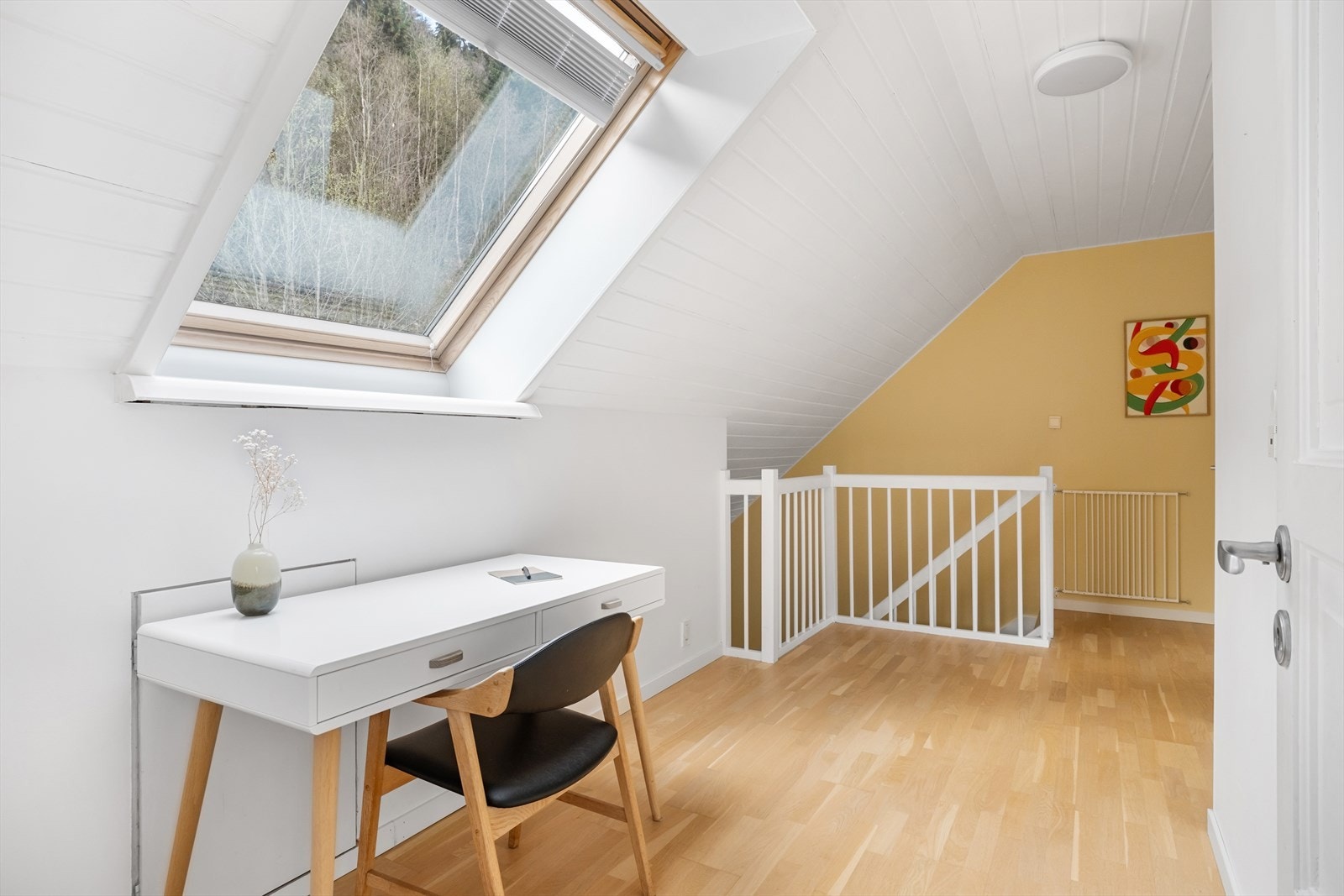 Gangareal på loft med tilkomst til knekott. Galleribilde