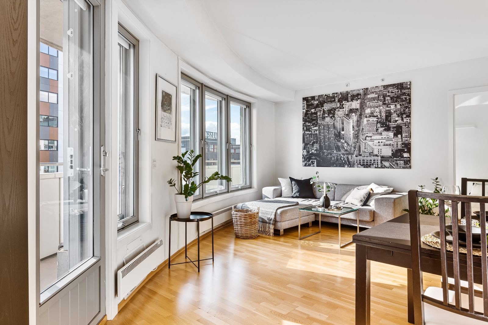 Leilighet har særdeles gode lysforhold og fin rominndeling. Galleribilde