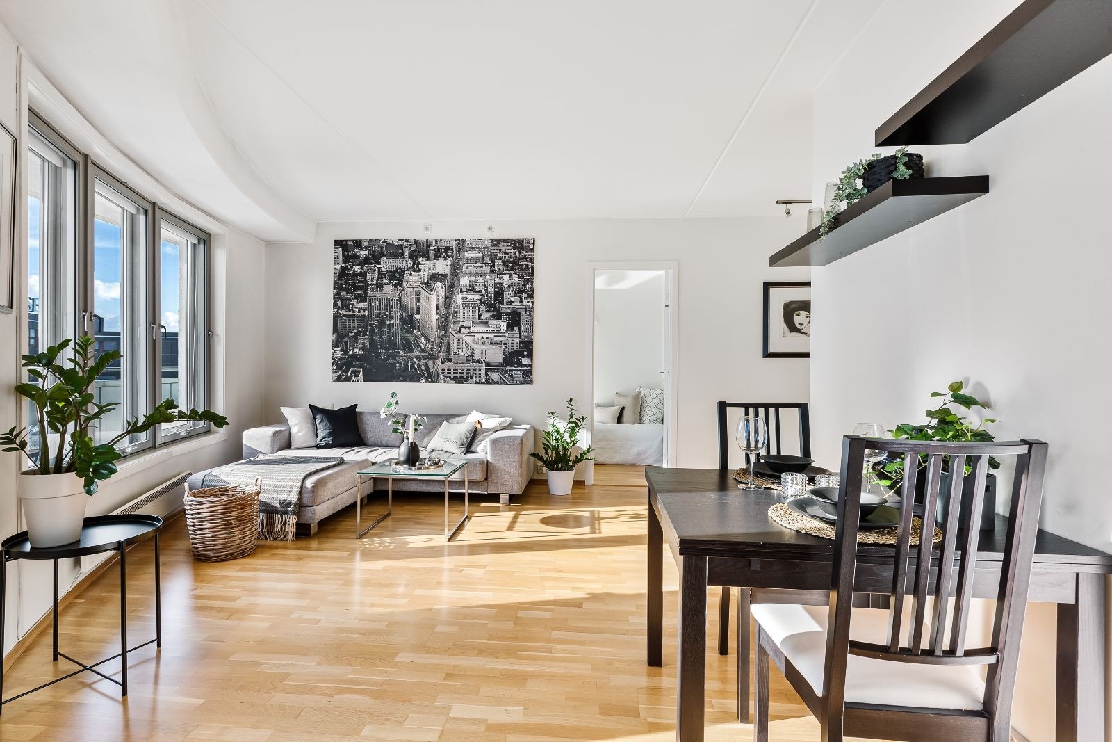 Bo urbant og trendy i lys og moderne 3-roms hjørneleilighet midt på Majorstua. Galleribilde