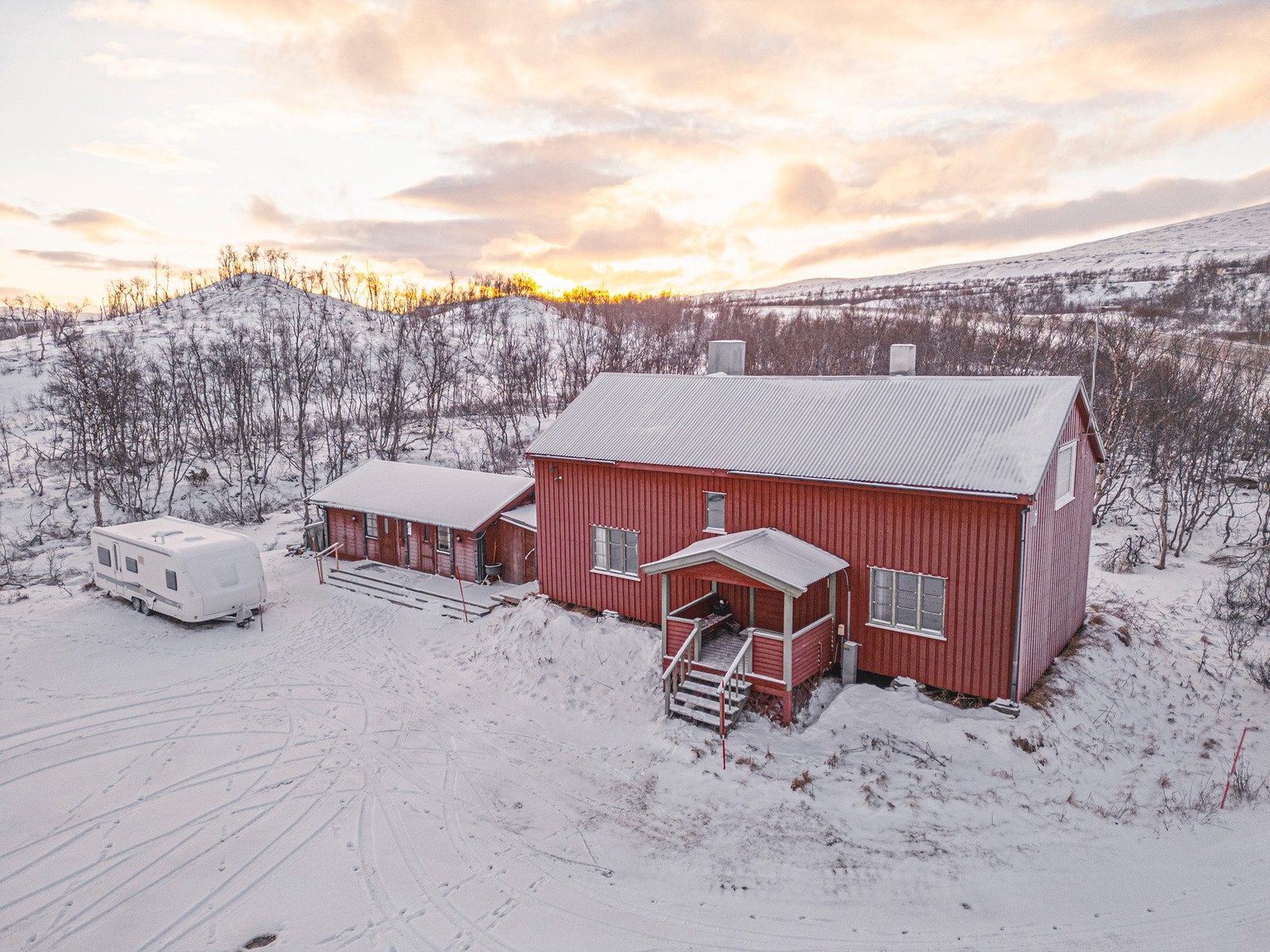 Hytten er eid av KNA og har vært tilgjenglig for deres medlemmer. Galleribilde