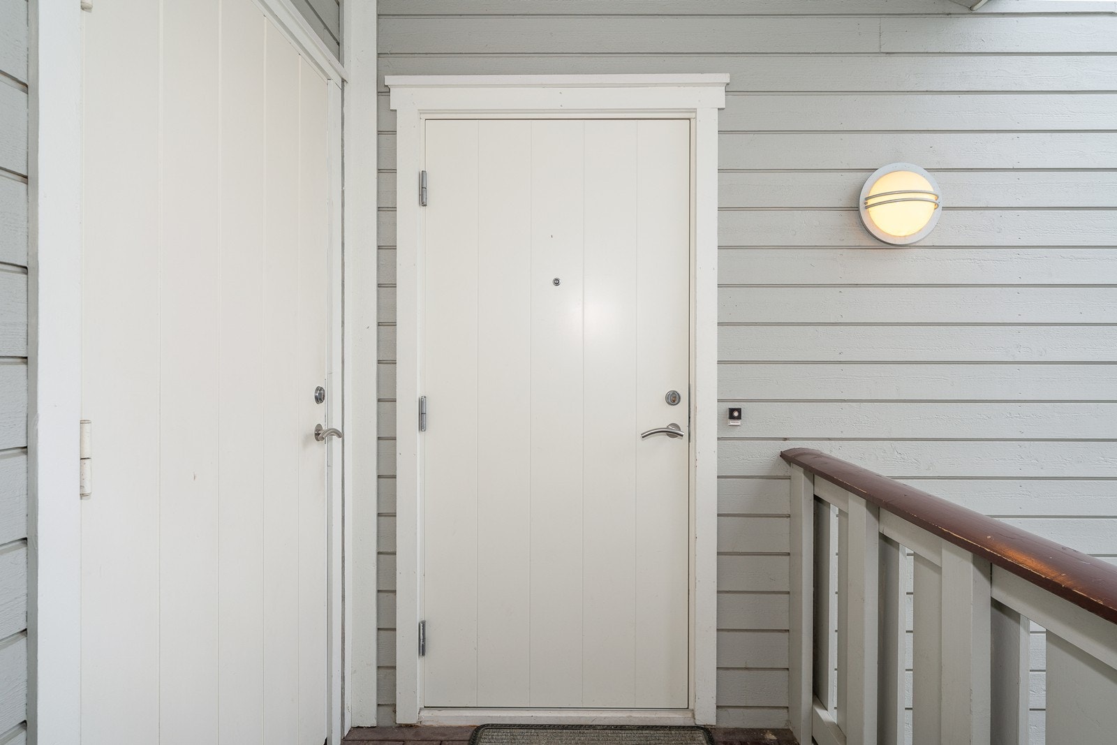 Det er bod i tilknytning inngangspartiet. Galleribilde
