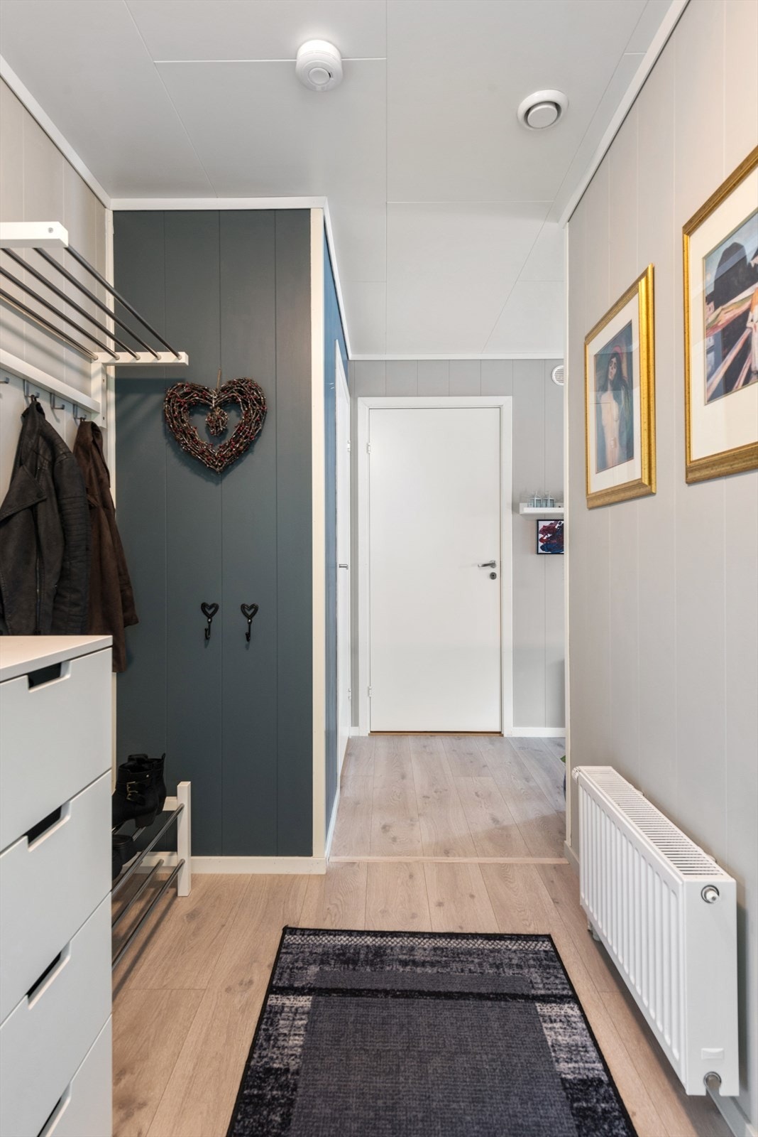 Entré med mulighet for garderobeløsning Galleribilde