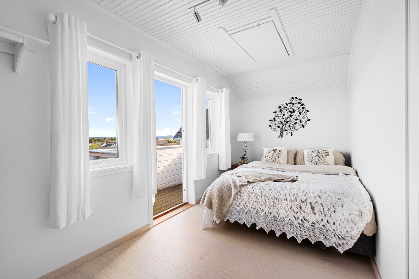 Soveværelse med utgang til balkong Galleribilde