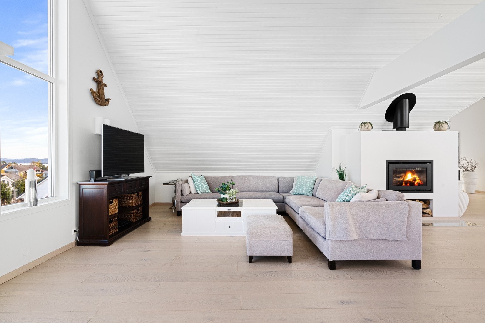 Ny lekker hvitpigmentert parkett i 2. etasje i 2020. Galleribilde