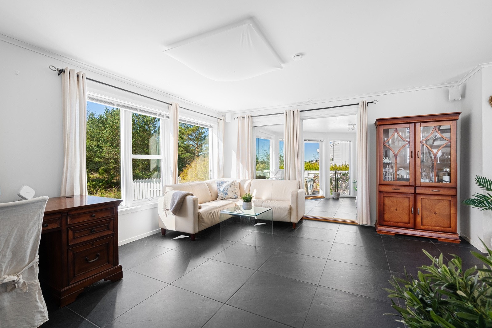 Sittegruppe i 1. etasje Galleribilde