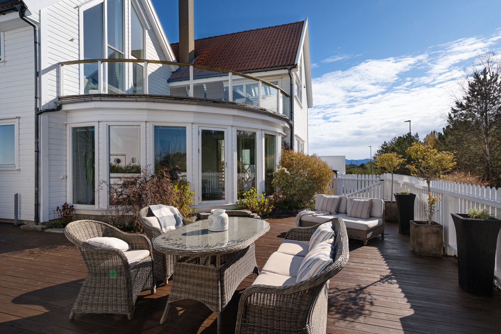 Fantastiske uteområder hvor man kan nyte den sørvendte beliggenhenten Galleribilde