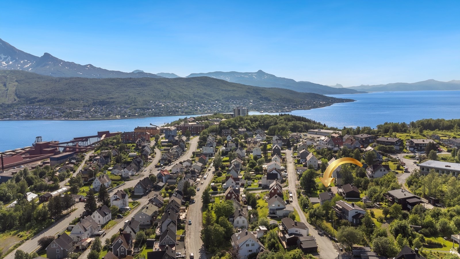 Eiendommen ligger i et familievennlig og rolig boligområde på Framnes. Galleribilde