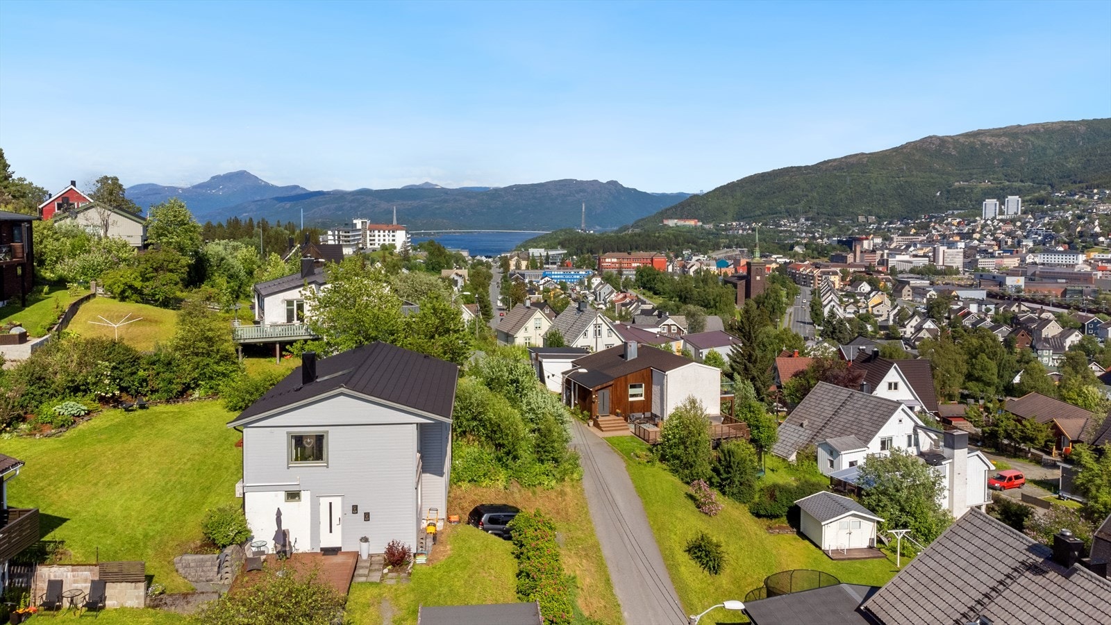 Beliggenheten gir kort vei til Narvik Stadion, barnehage, barneskole og flotte turområder. Ypperlig for barnefamilien! Galleribilde