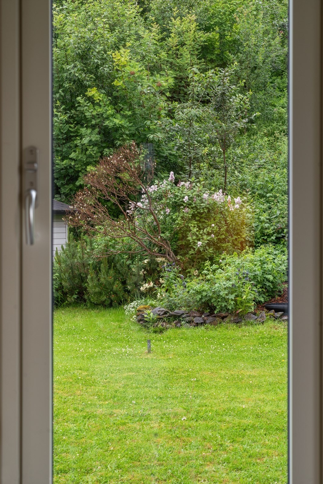 Fra vaskerommet er det adkomst til hagen. Galleribilde