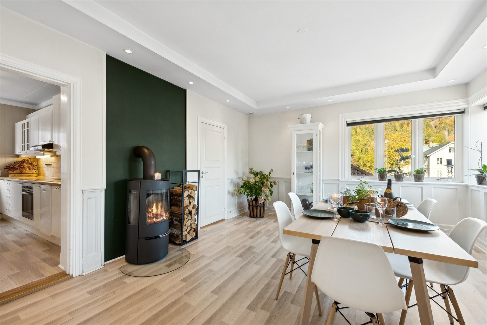 Peisovnen bidrar til å varme opp både rom og stemning Galleribilde