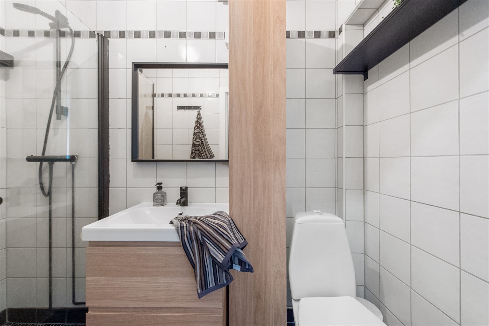 Pent flislagt bad med varmekabler i gulv Galleribilde