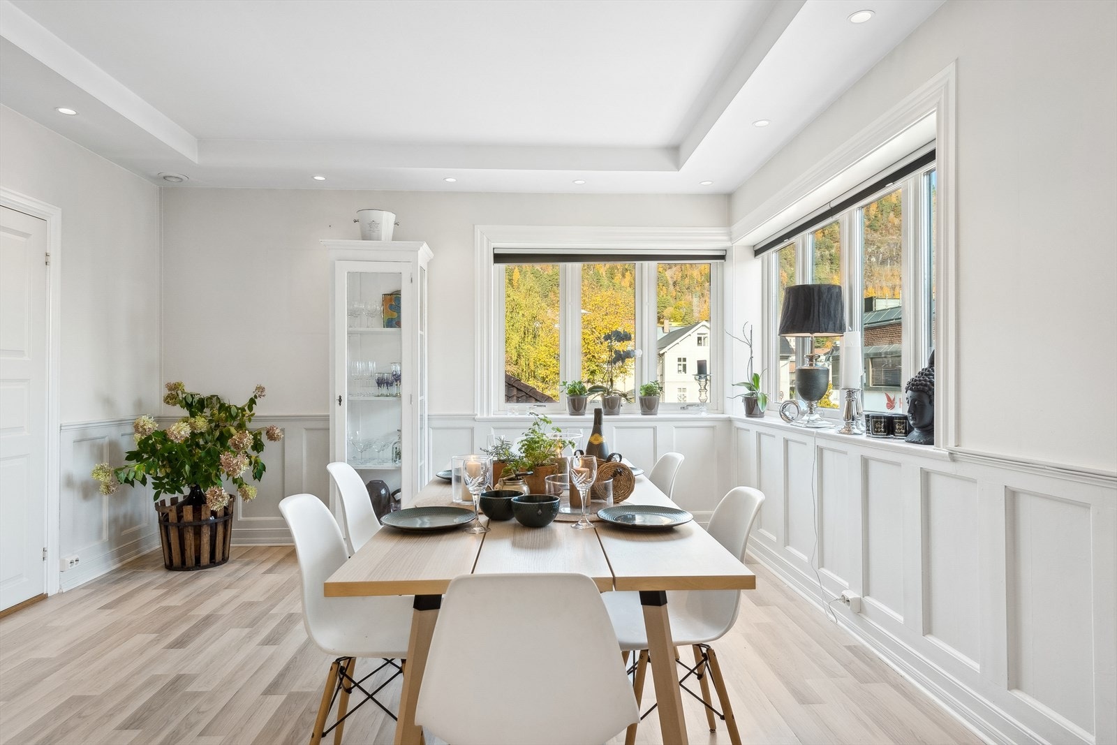 Gode vindusflater sørger for at rommet får godt med naturlig lys Galleribilde