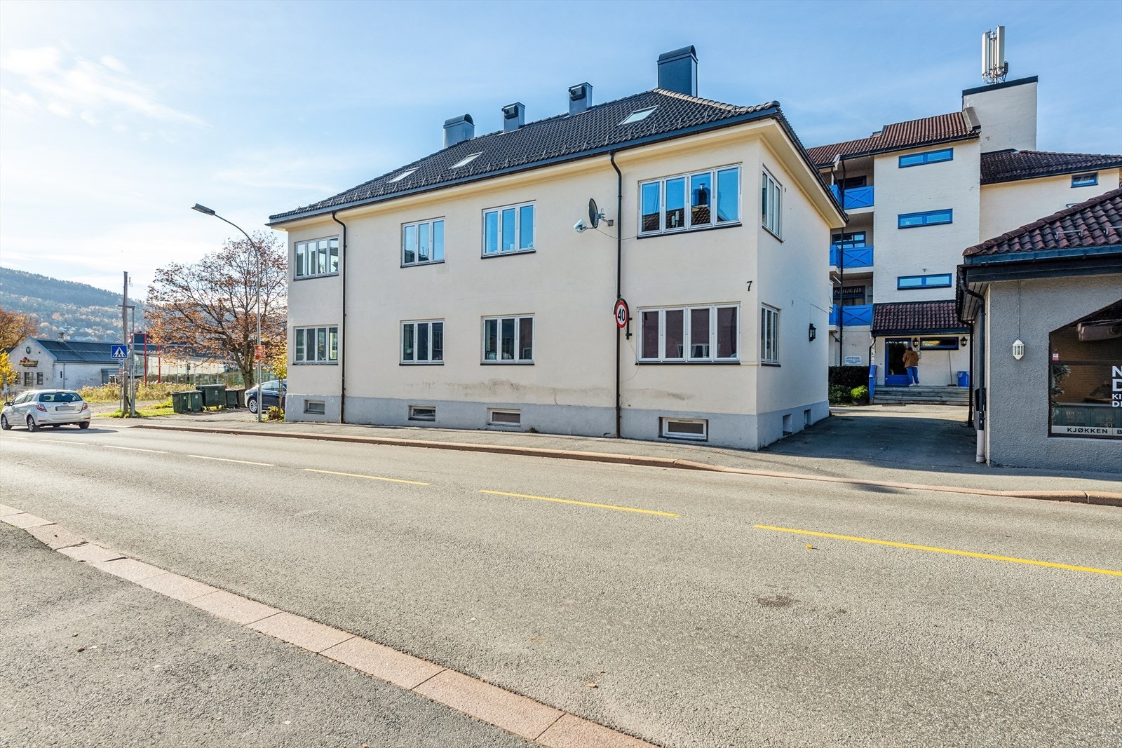 En biloppstillingsplass medfølger leiligheten Galleribilde