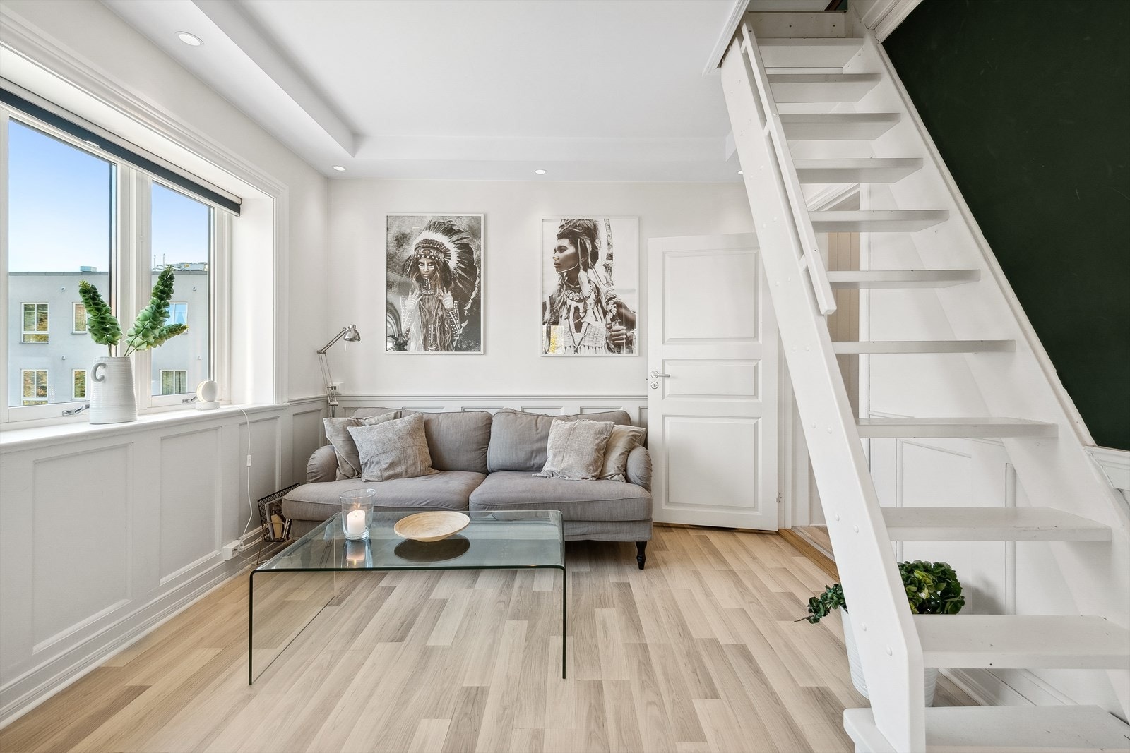 Stuen er naturlig delt inn i to soner Galleribilde