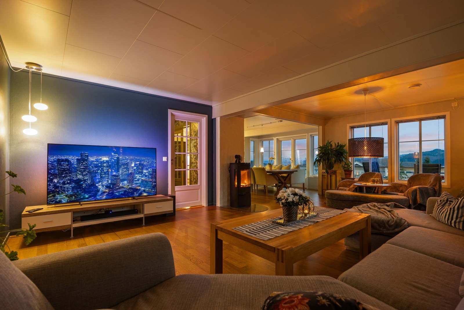 Boligen har en god planløsning med romslig og praktisk stue/kjøkken i 2. etasje. Galleribilde