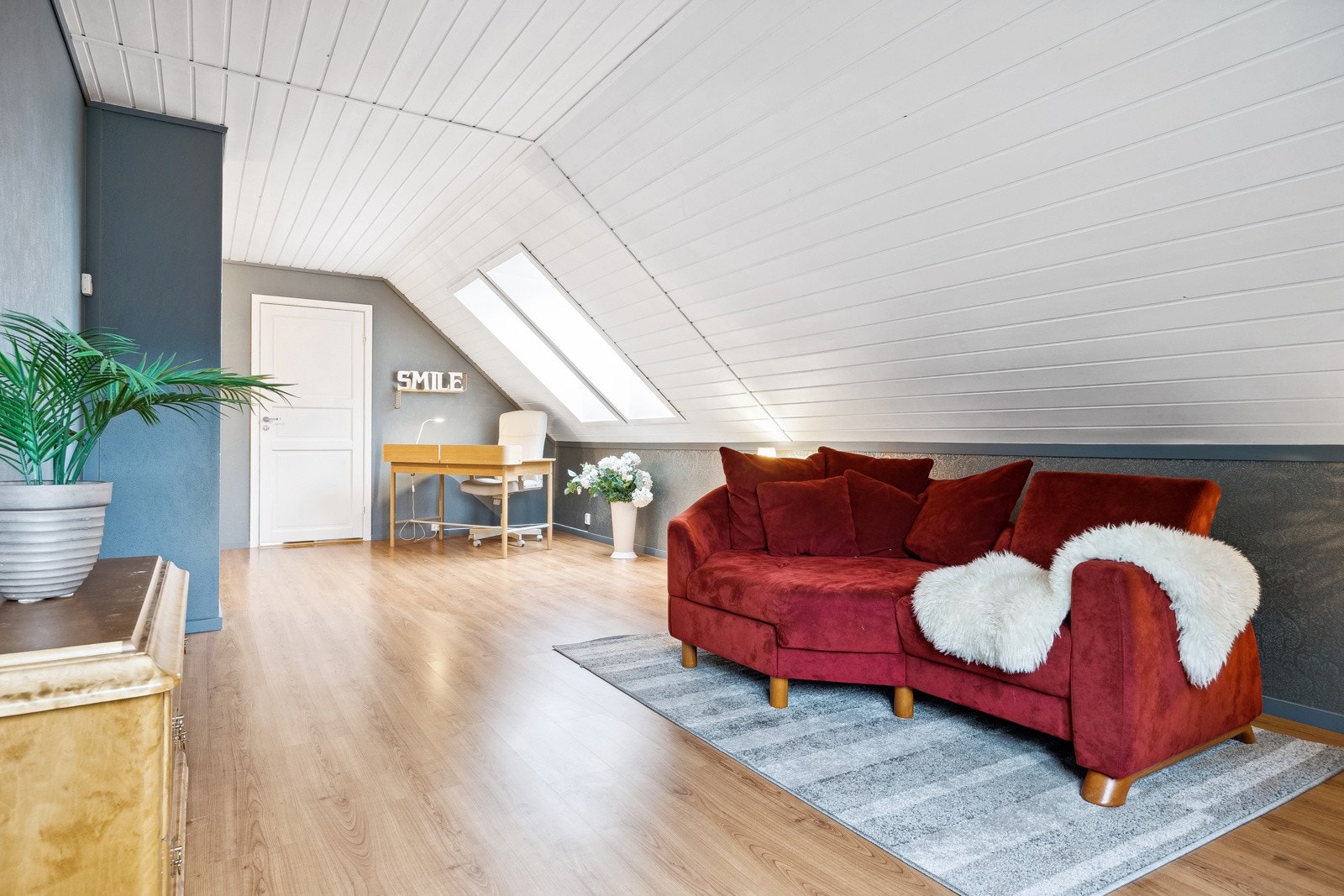 Boligen har også stor og flott loftstue. Galleribilde