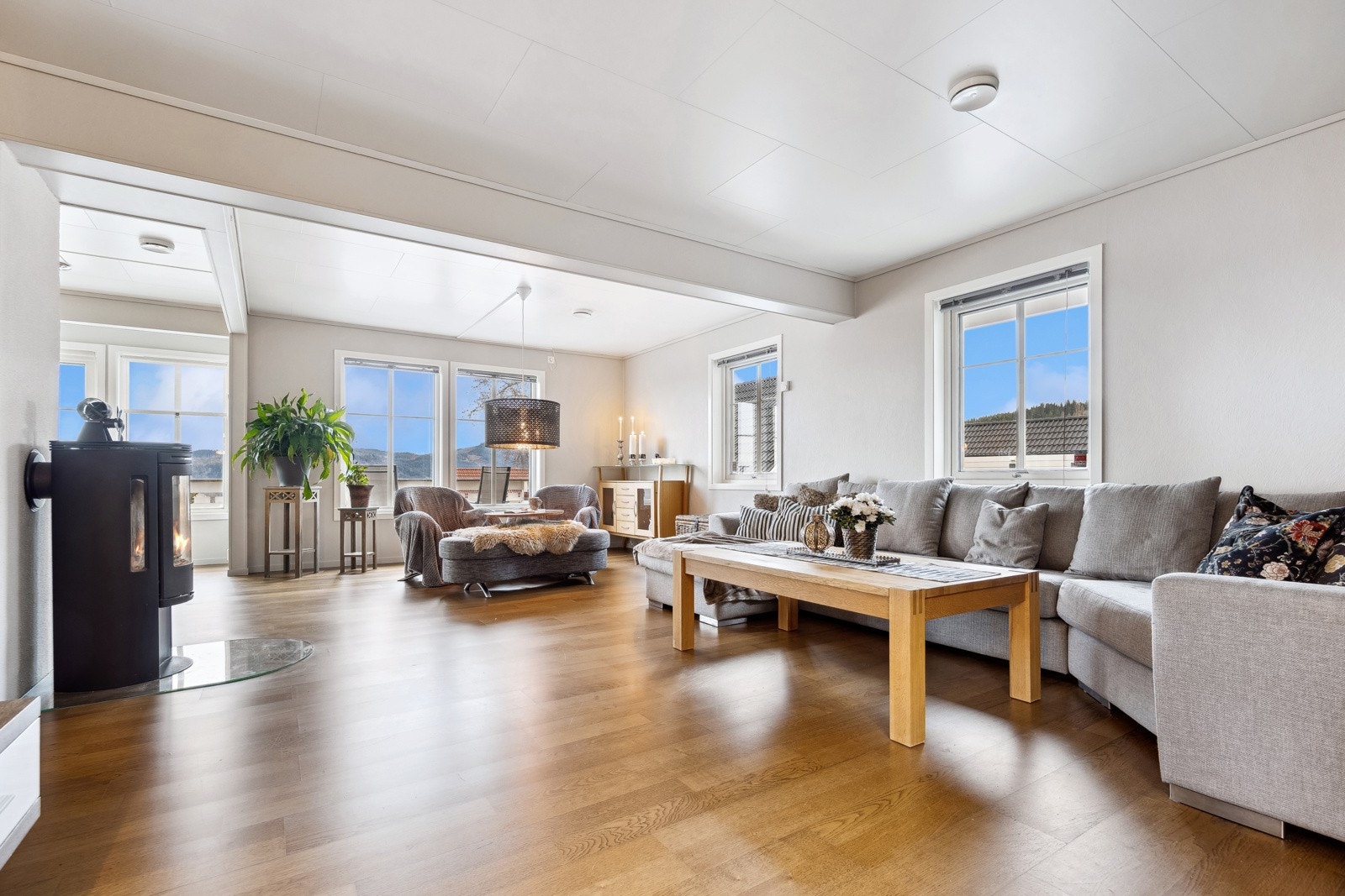 Stuen byr på god møbleringsfrihet. Galleribilde