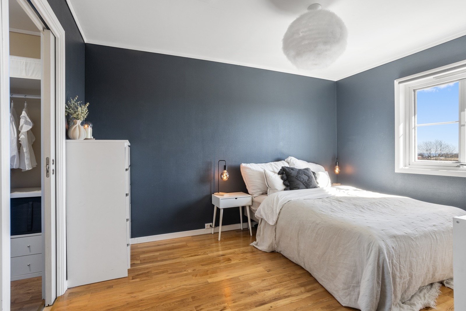 Generøs størrelse på soverommet. Galleribilde