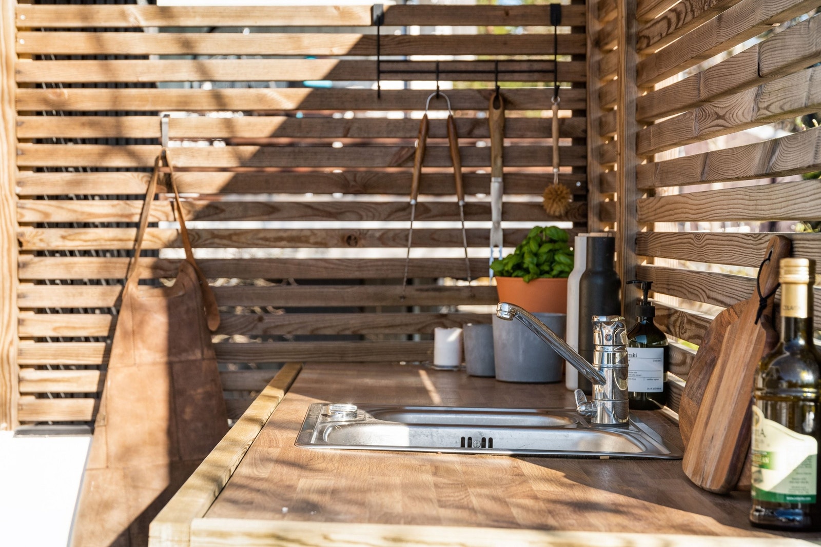 Med eget utekjøkken ligger alt til rette for grilling, hagefester og fine sommerkvelder. Galleribilde