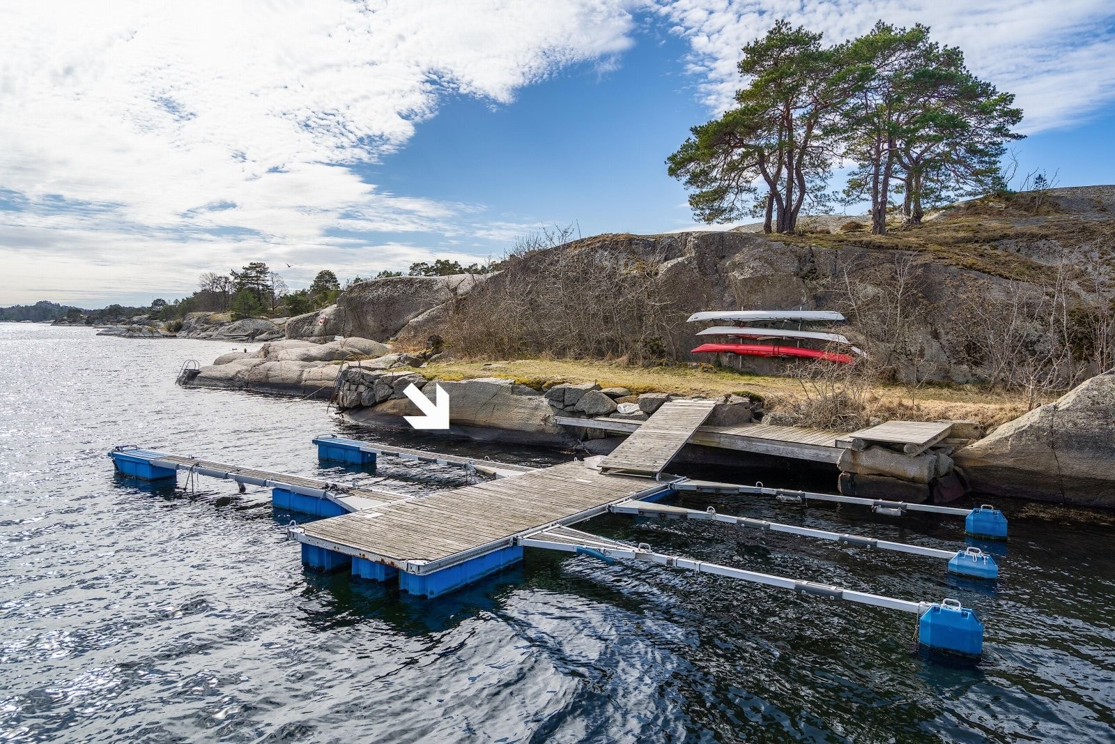Markert båtplass tilhører eiendomen (ikke merket på stedet) Galleribilde