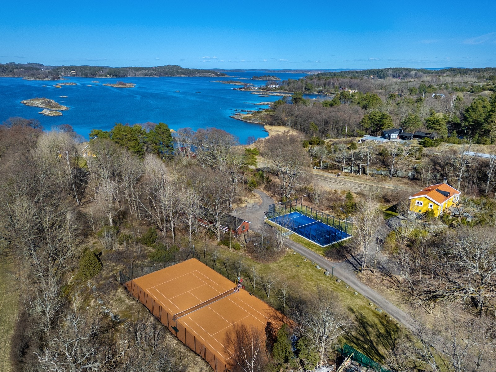Områdebilde fra Engø Gård - tennis, padel, badestue, m.m. Galleribilde