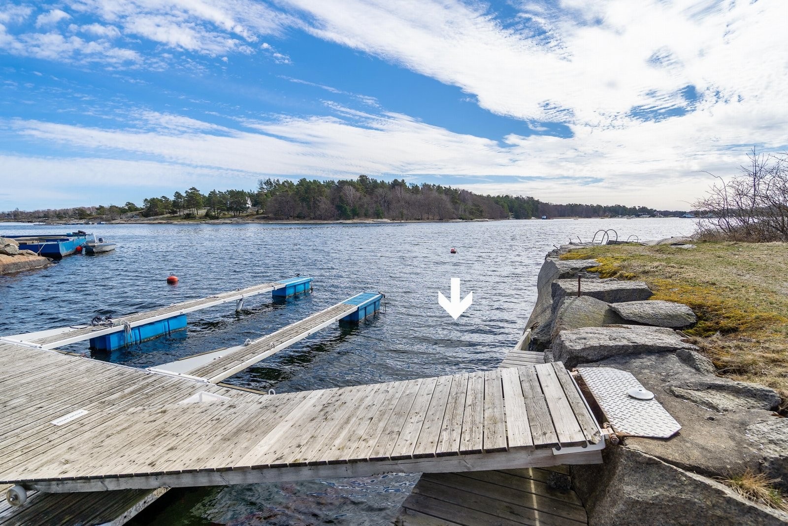 Markert båtplass tilhører eiendomen (ikke merket på stedet) Galleribilde